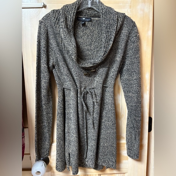 Derek Heart Black and Cream Knit Sweater - Picture 1 of 2